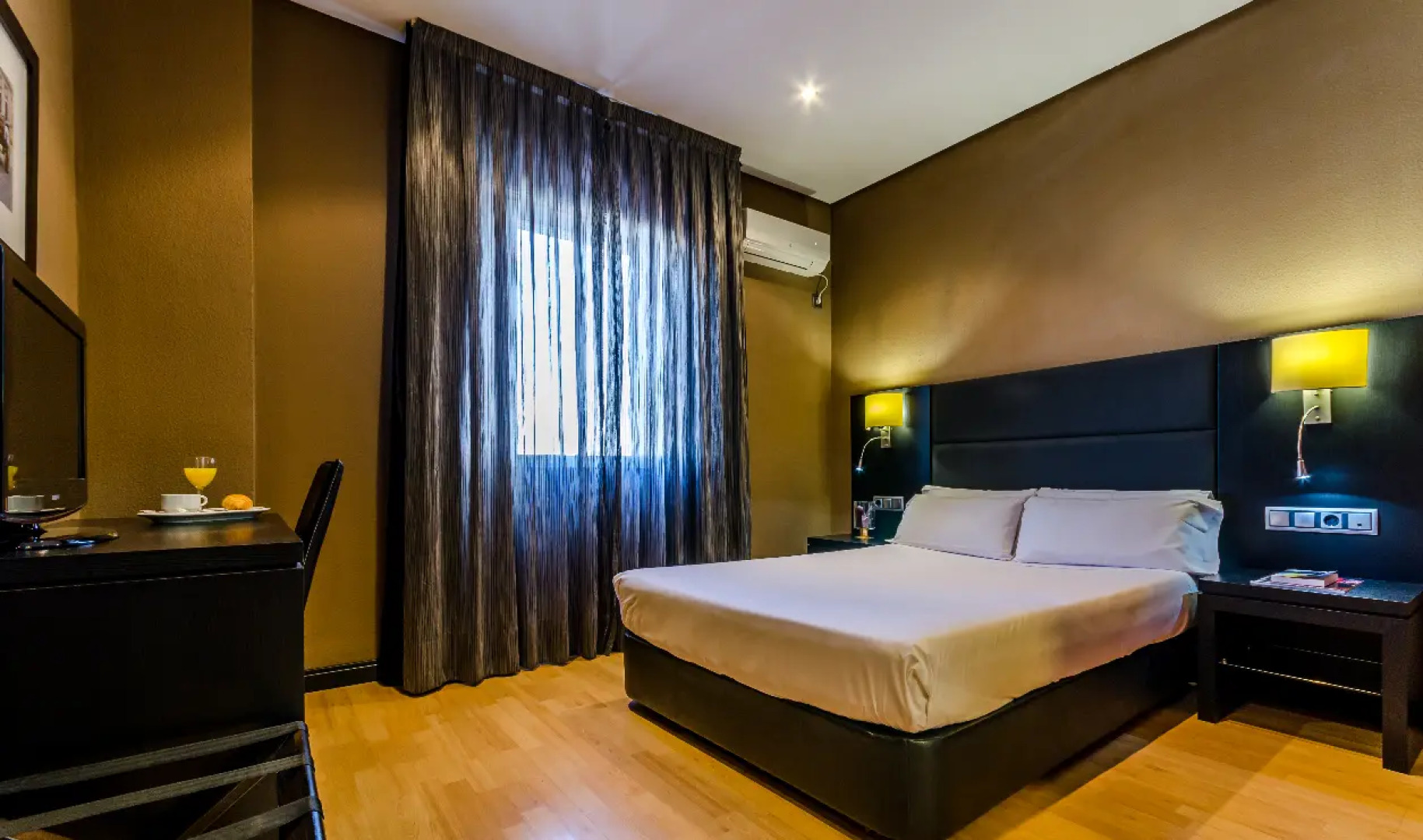 Отель Virgen de los Reyes