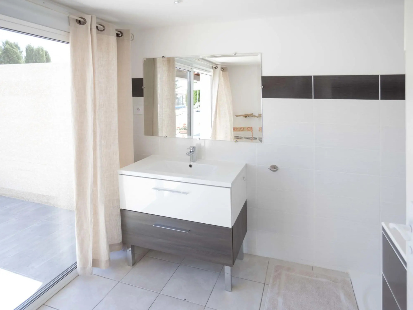 Spacious Villa, Plenty of Privacy, Private Swimming Pool Surrounded by Vineyards