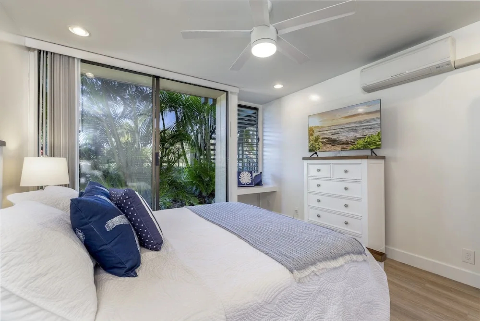 Kuic146w 1 Bedroom Condo by RedAwning
