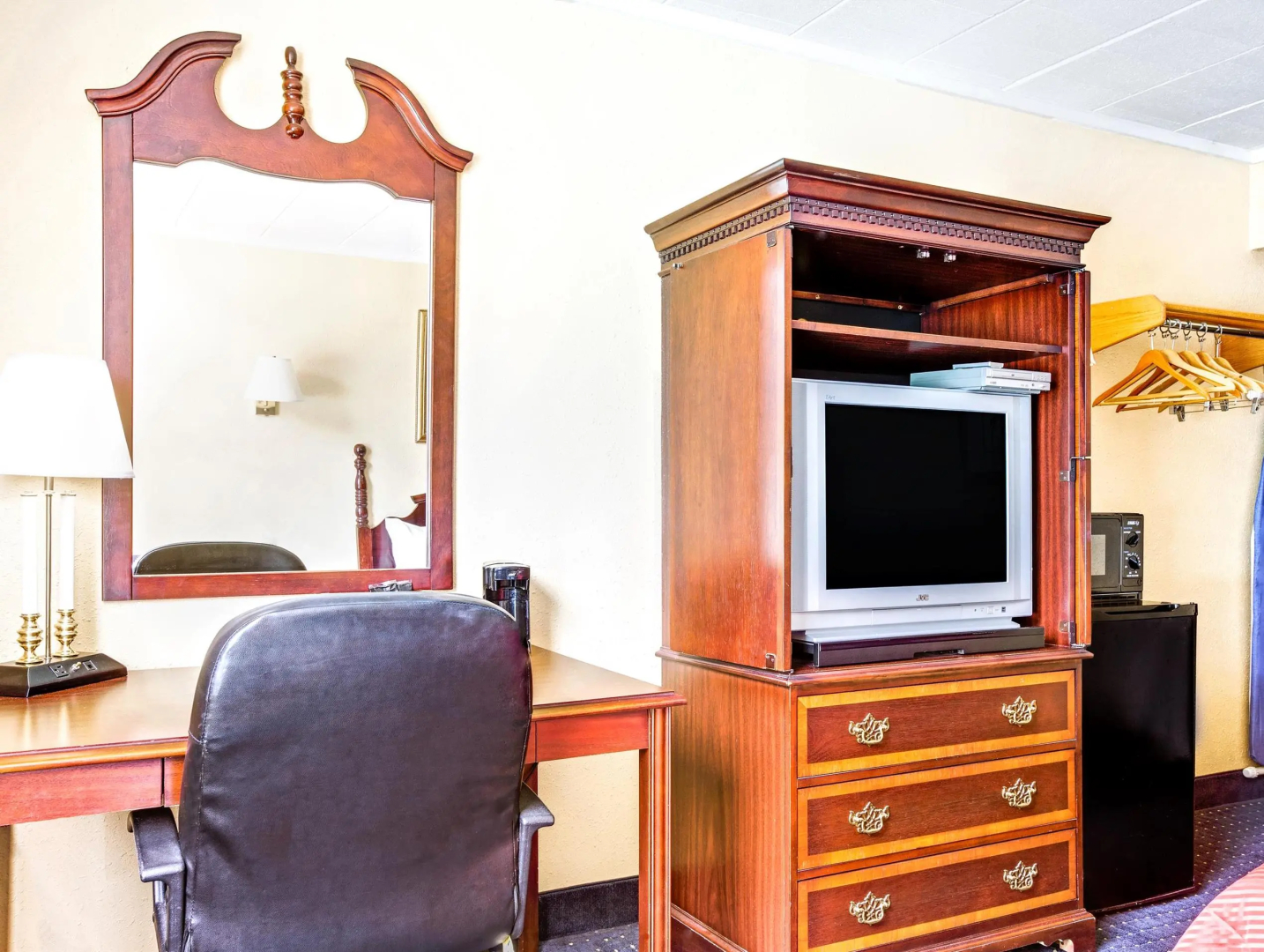 Finger Lakes Inn & Suites