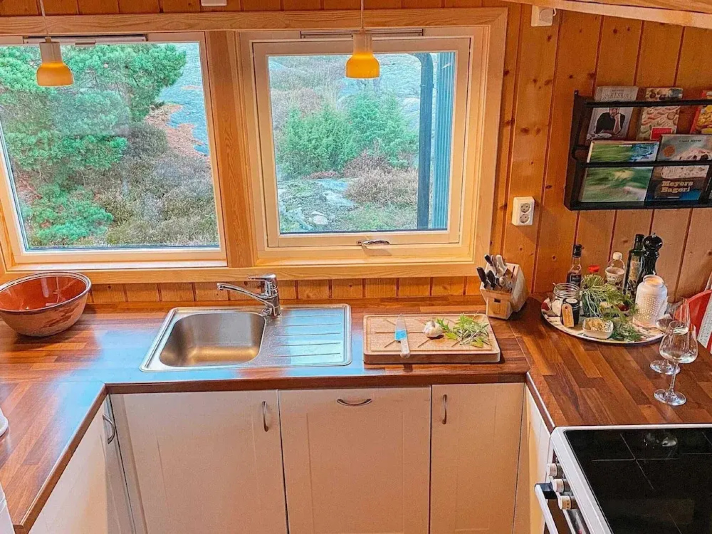 Serene Seaside Retreat in Vesteroy-by Traum