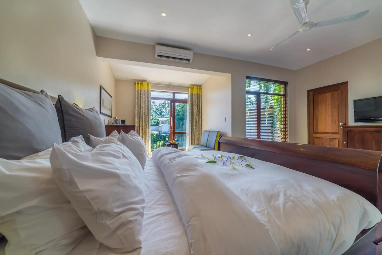 Casterbridge Hollow Boutique Hotel