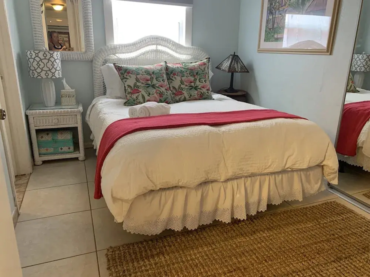 The Secret Garden - The Cottage Near Beach, Shops, Restaurants, Pet Friendly, Close to Lucerne Ave!