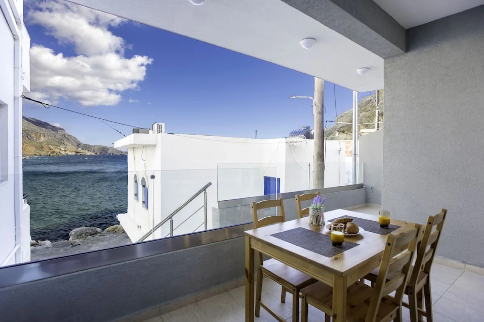 Relaxed Seaside Living, Tris Ekklisies - Sleeps 4