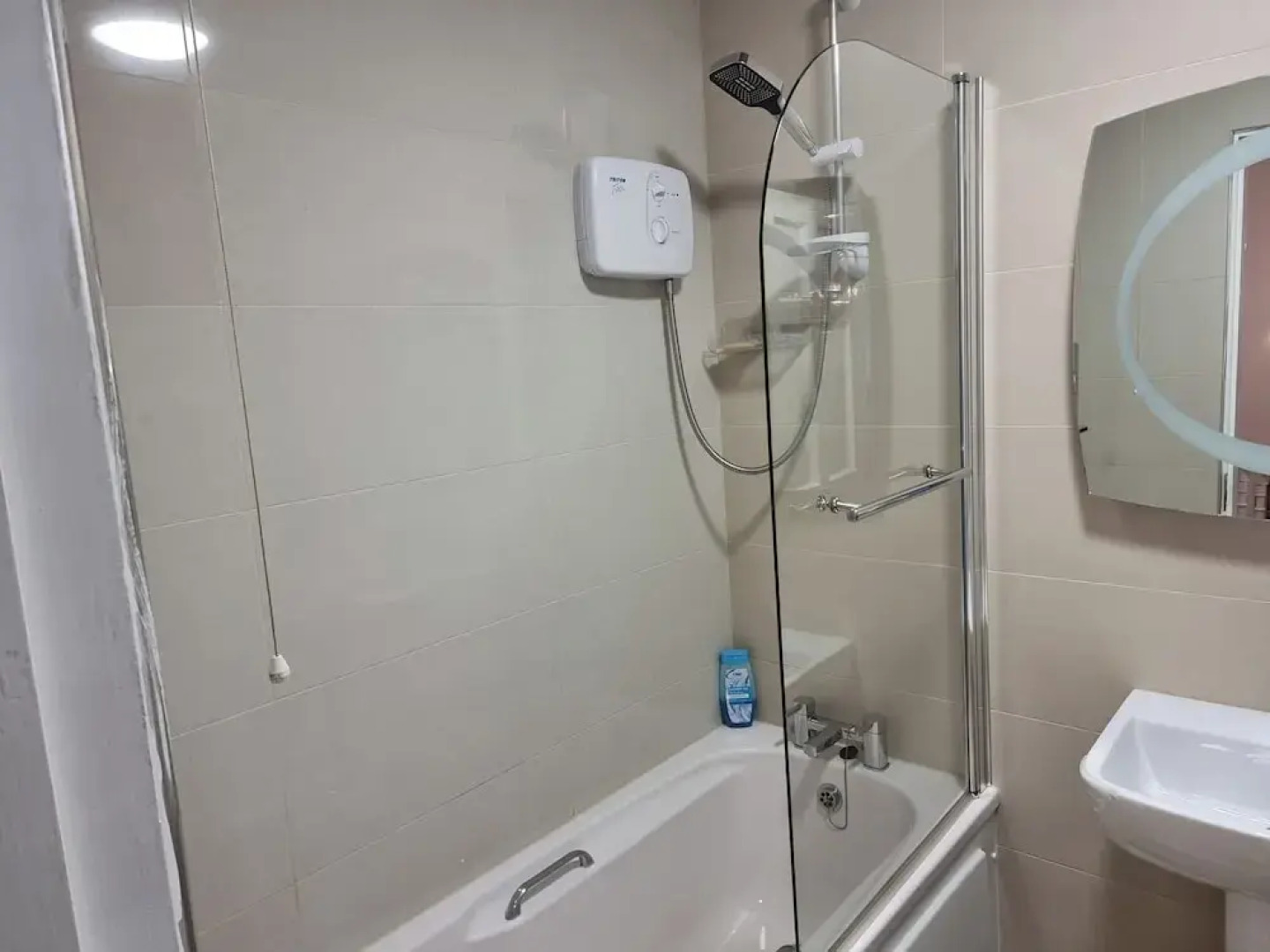 3 Bedrooms - Sleep 7 - Garden - Private Parking