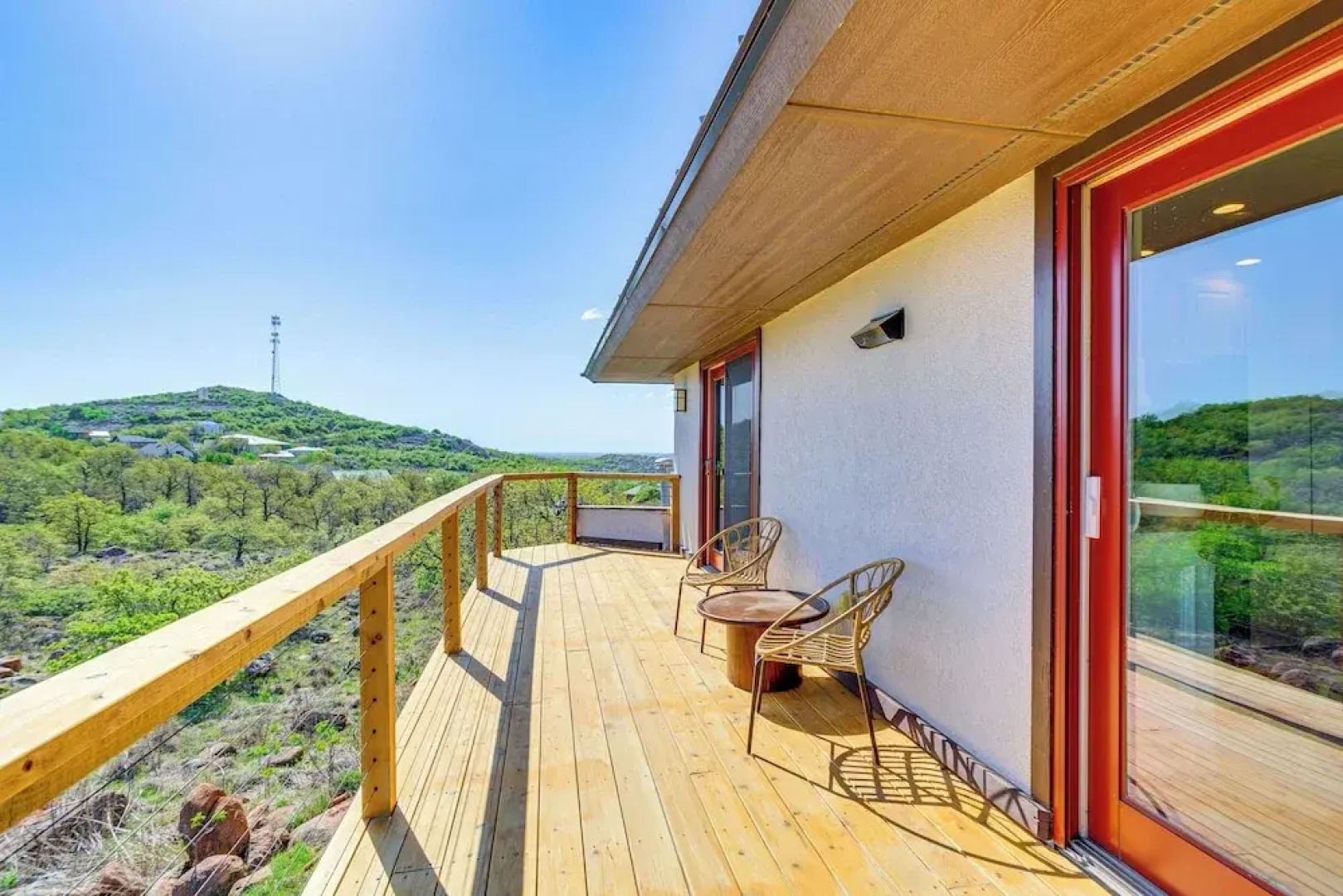 Lake Lawtonka View: Mountaintop Medicine Park Home