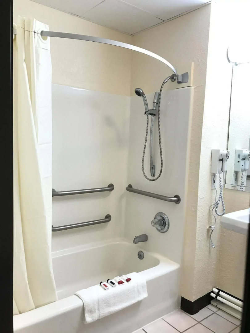Super 8 by Wyndham Galesburg