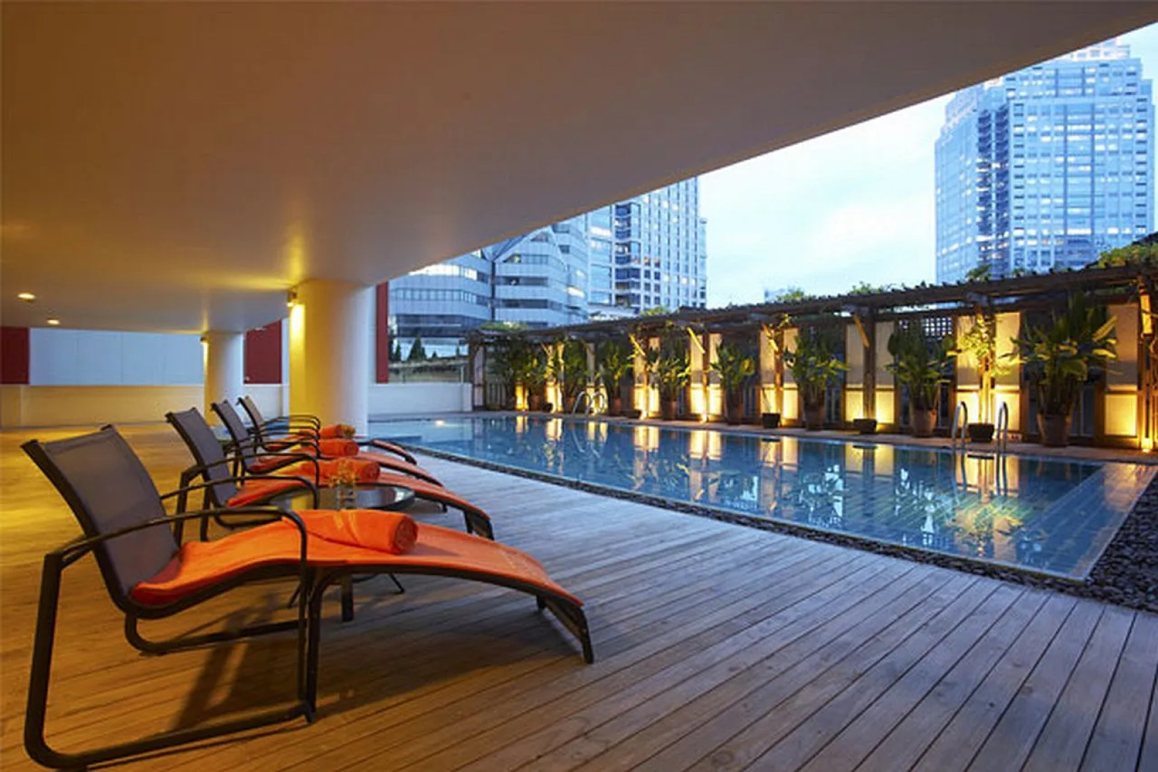 Bandara Silom Suites
