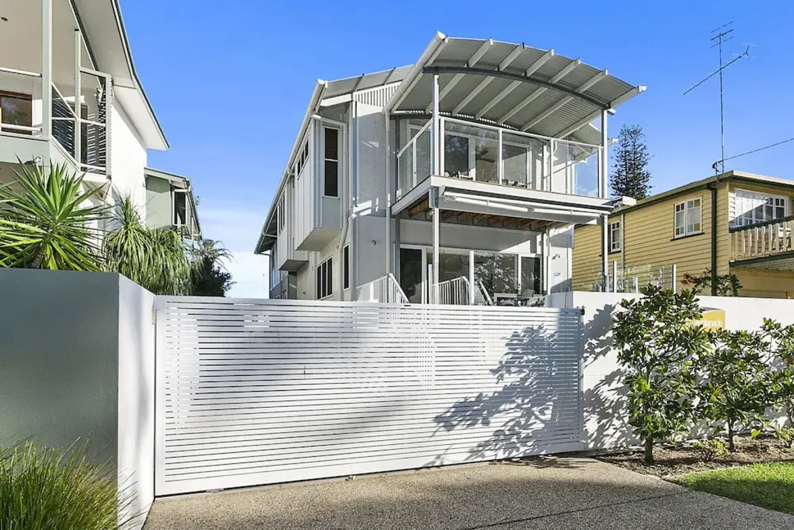 Stunning River House - 51 Hilton Esplanade