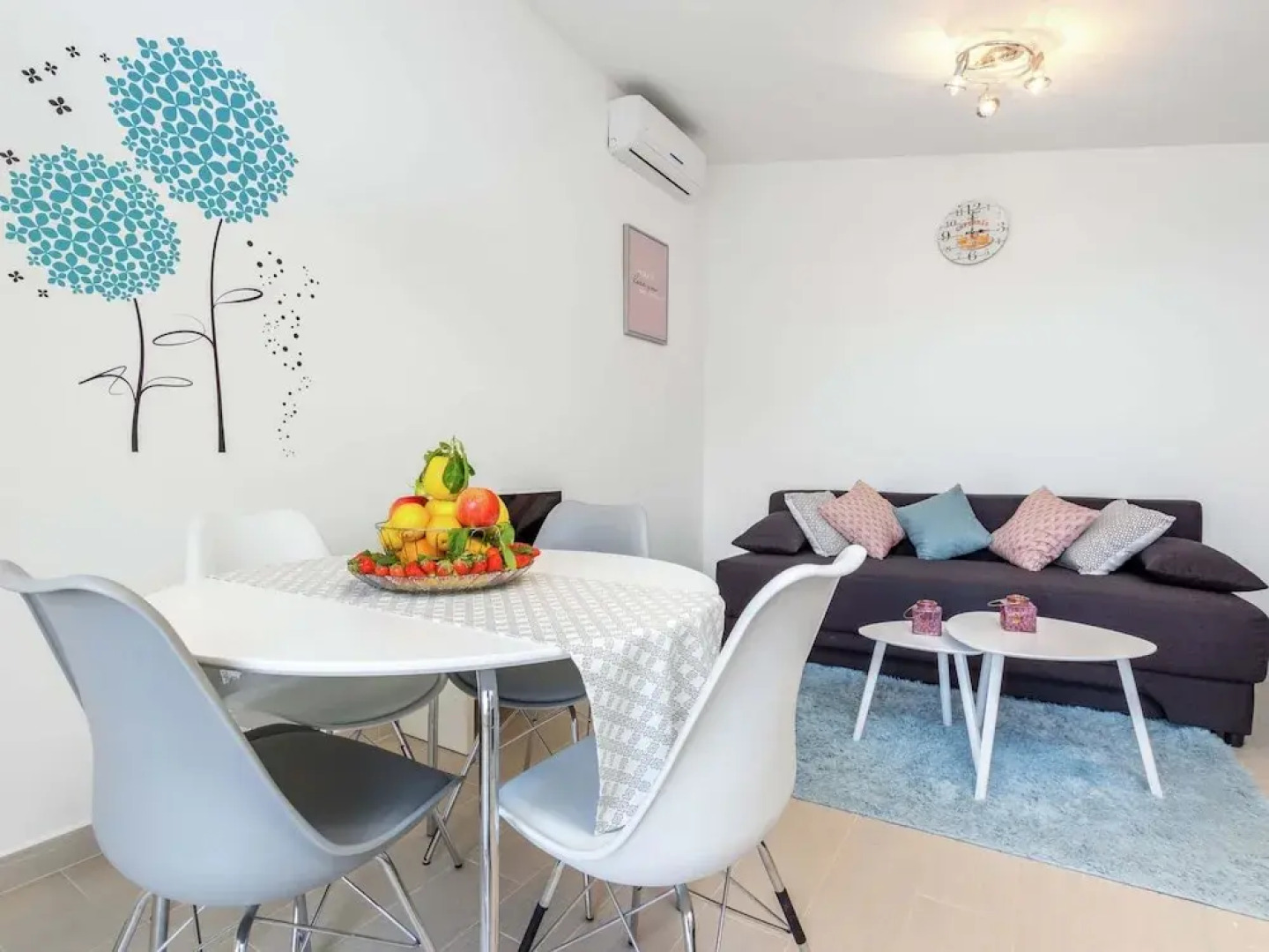 Sea-view Retreat, Kastel