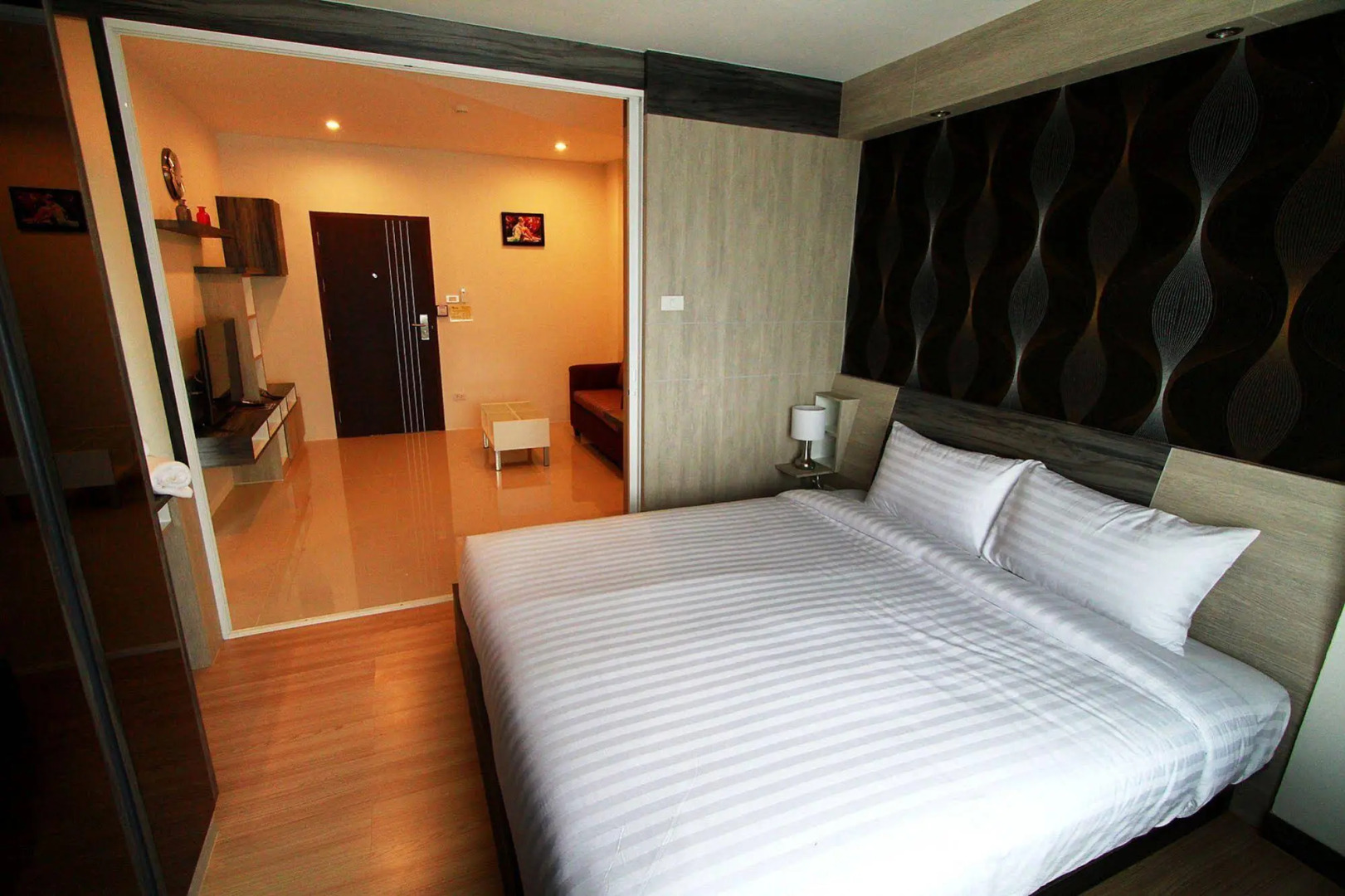 The Contrast i Hotel