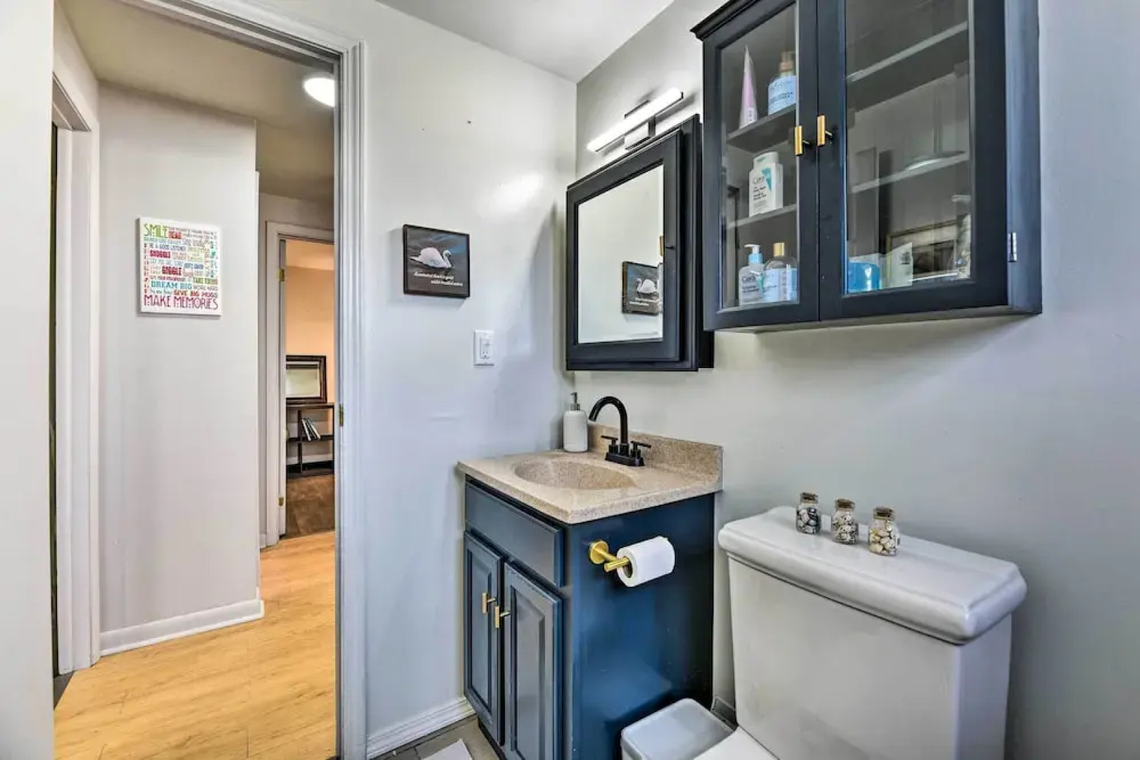 Charming Buffalo Apt: 18 Mi to Niagara Falls!