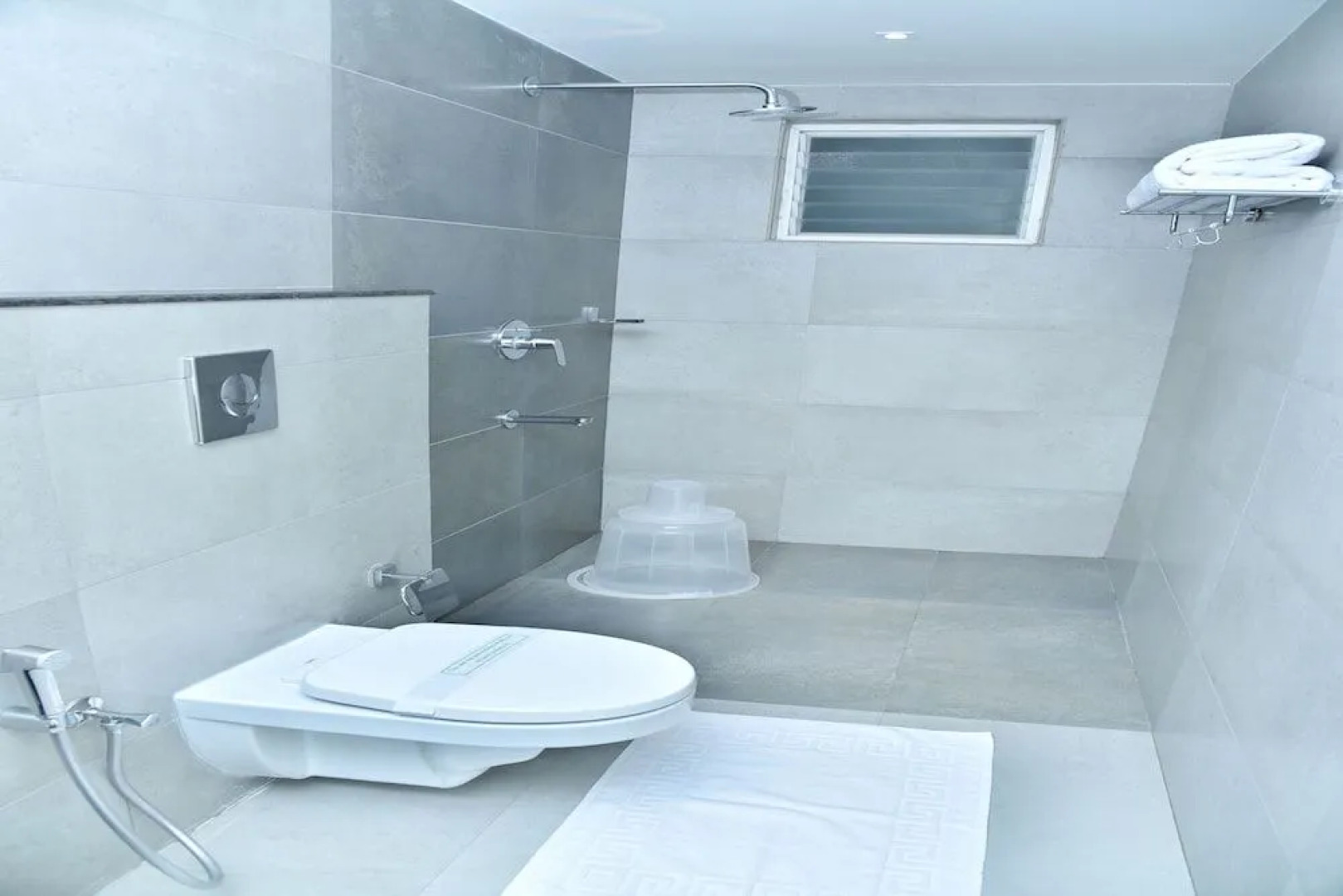 Navaratna Inn A Luxury Hotel