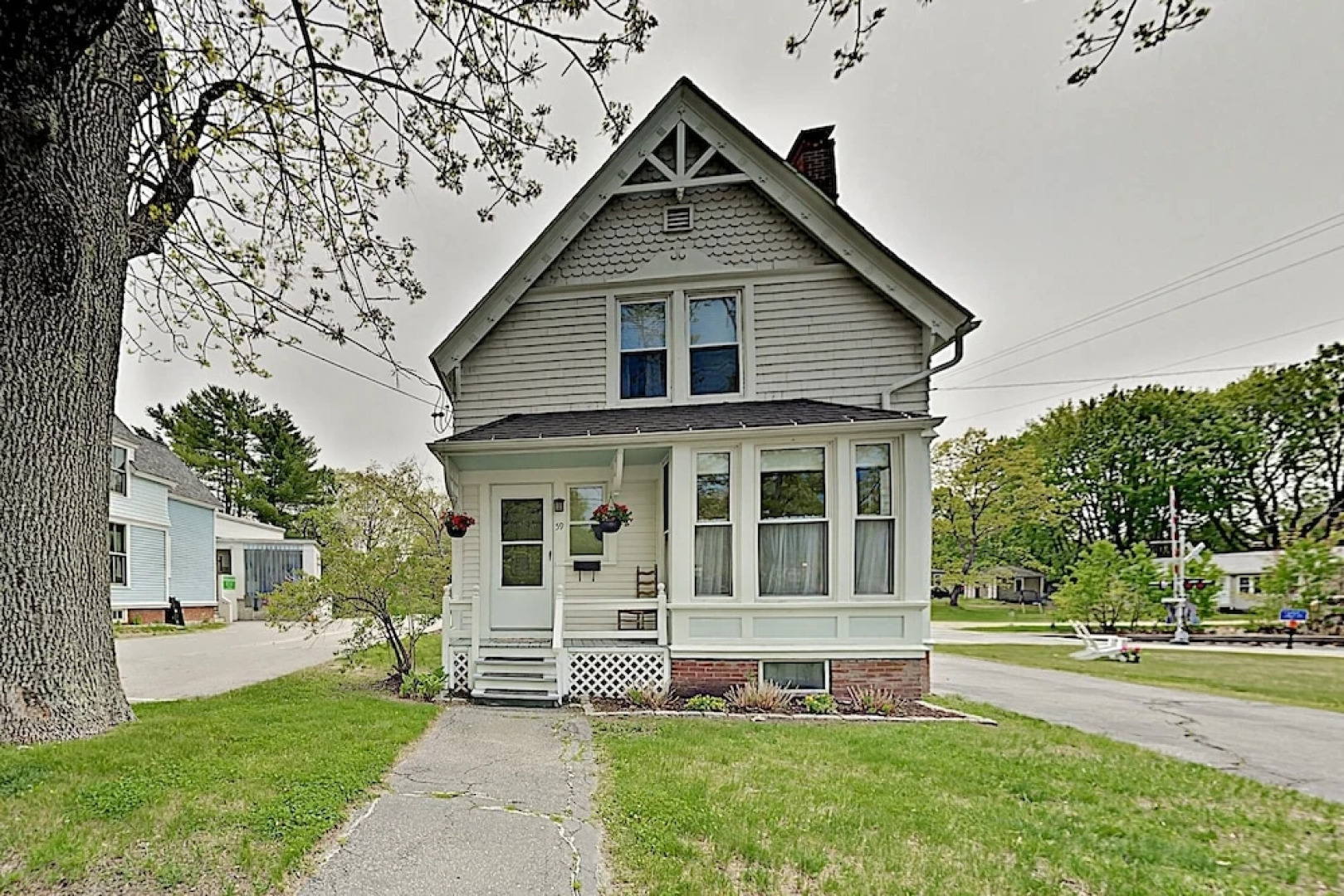 Adorable & Updated In The Heart Of Freeport 3 Bedroom Home