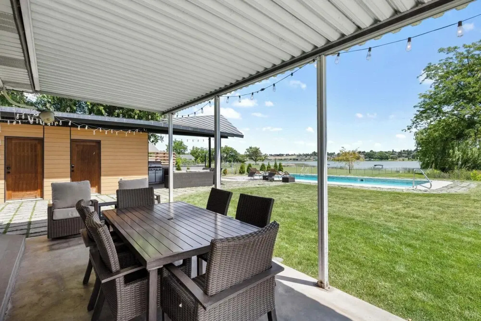 Lakefront Washington Home w/ Private Pool & Sauna