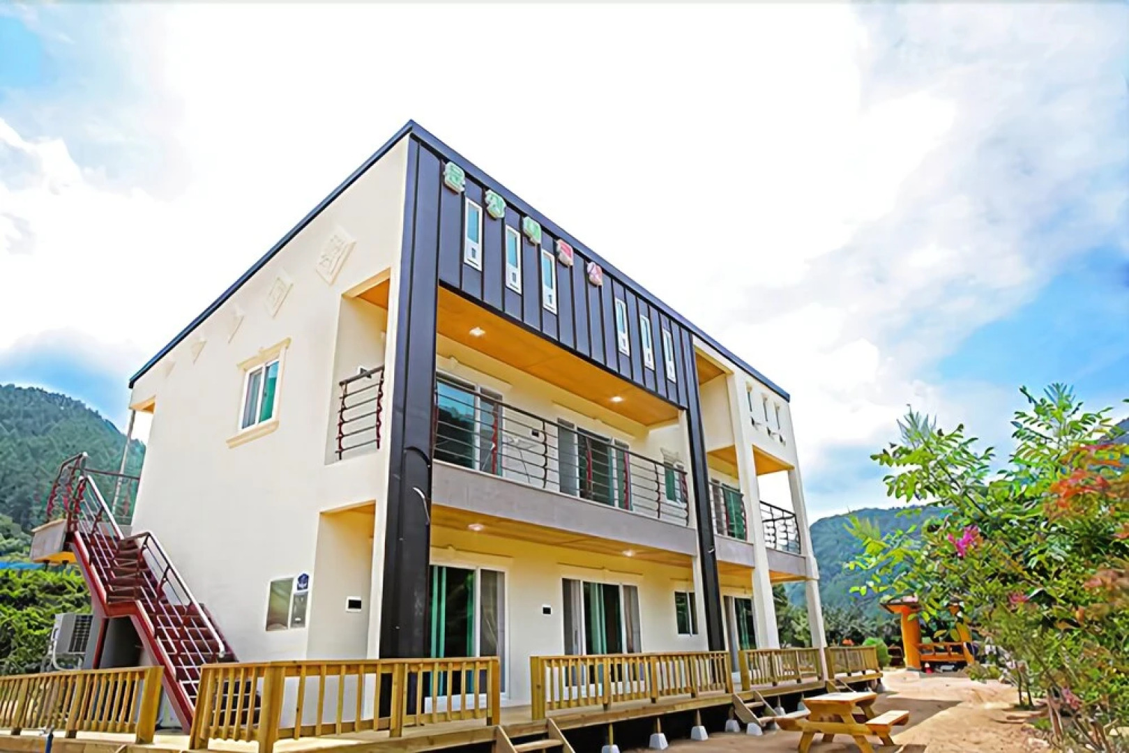 Sangju Sogli Mountain Munjangdae Pension