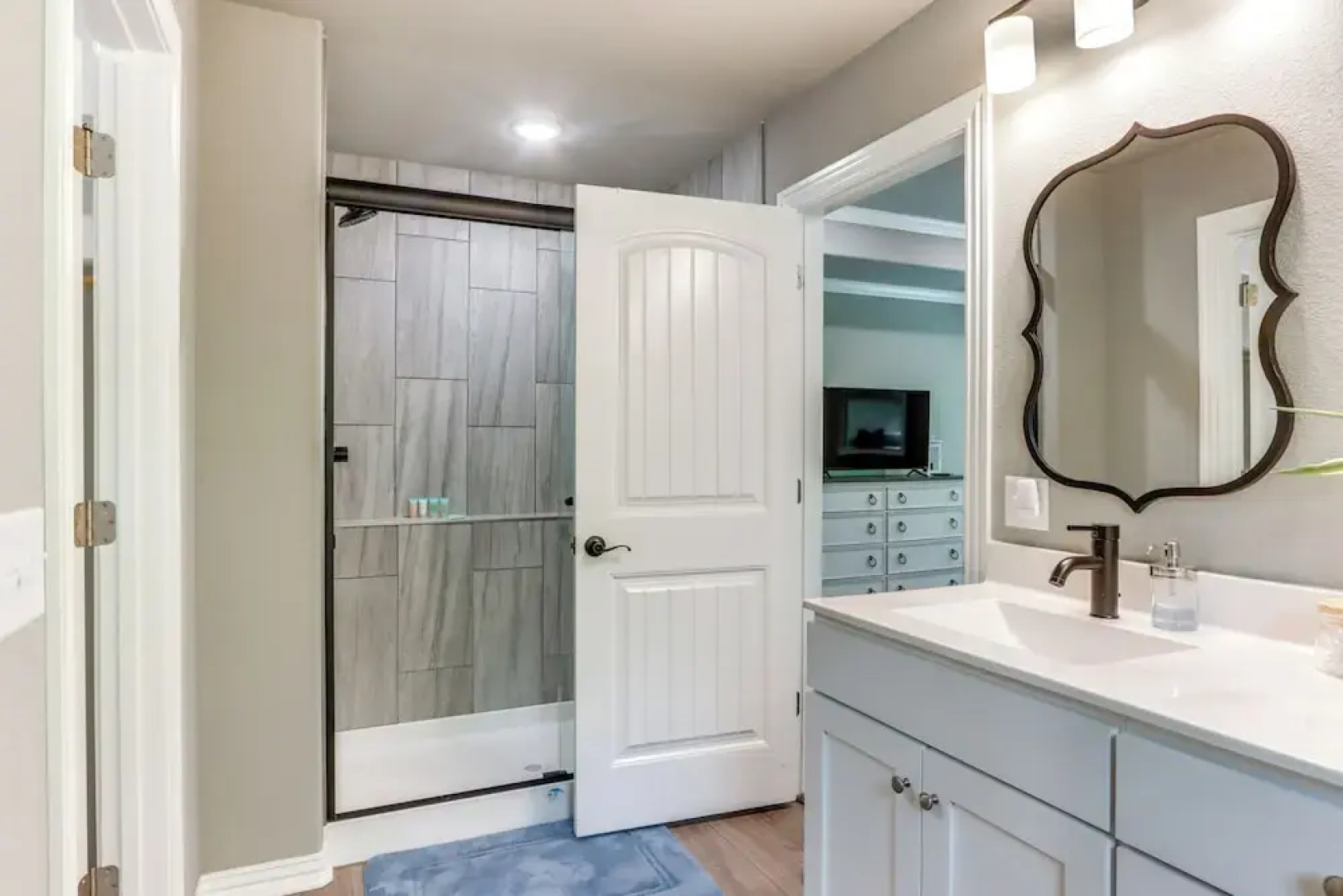 Eureka Springs Family Home - 1/2 Mi to Marina!