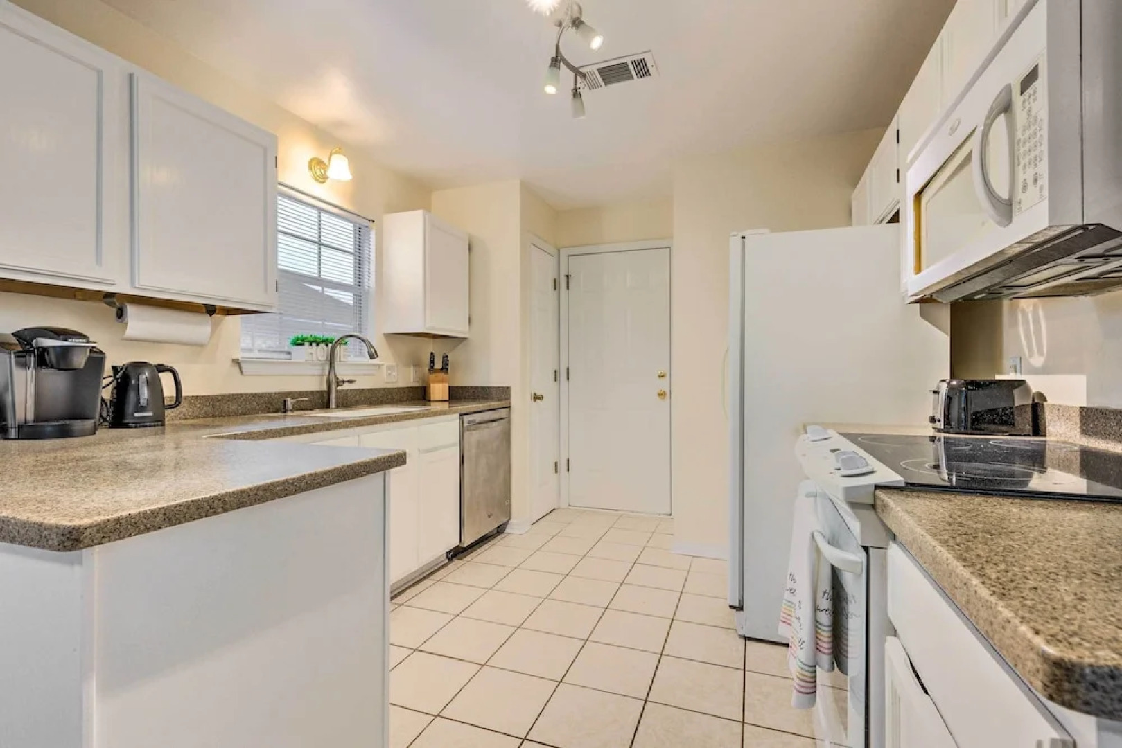 Single-story Home w/ Patio, 5 Mi to Beach!