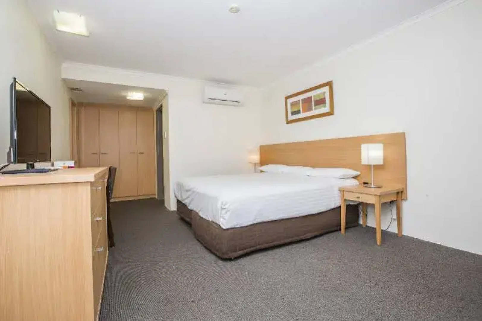 ibis Styles Canberra Eaglehawk Hotel