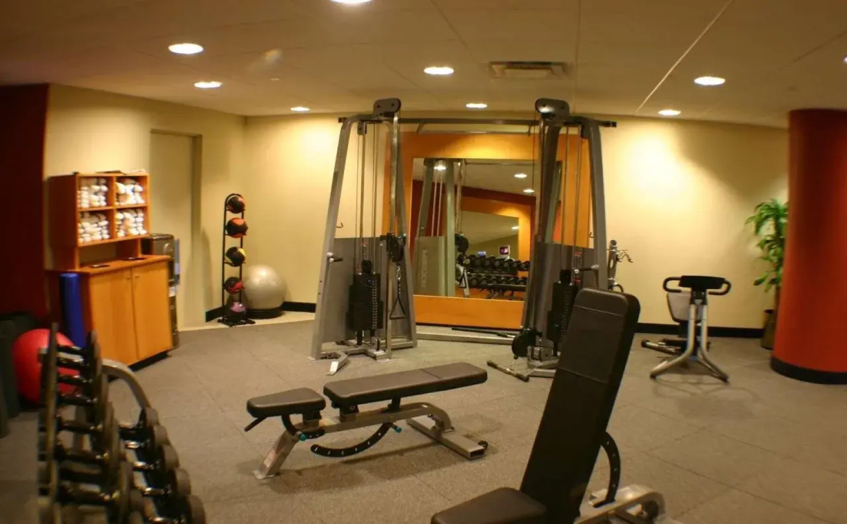 Embassy Suites by Hilton Indianapolis Downtown