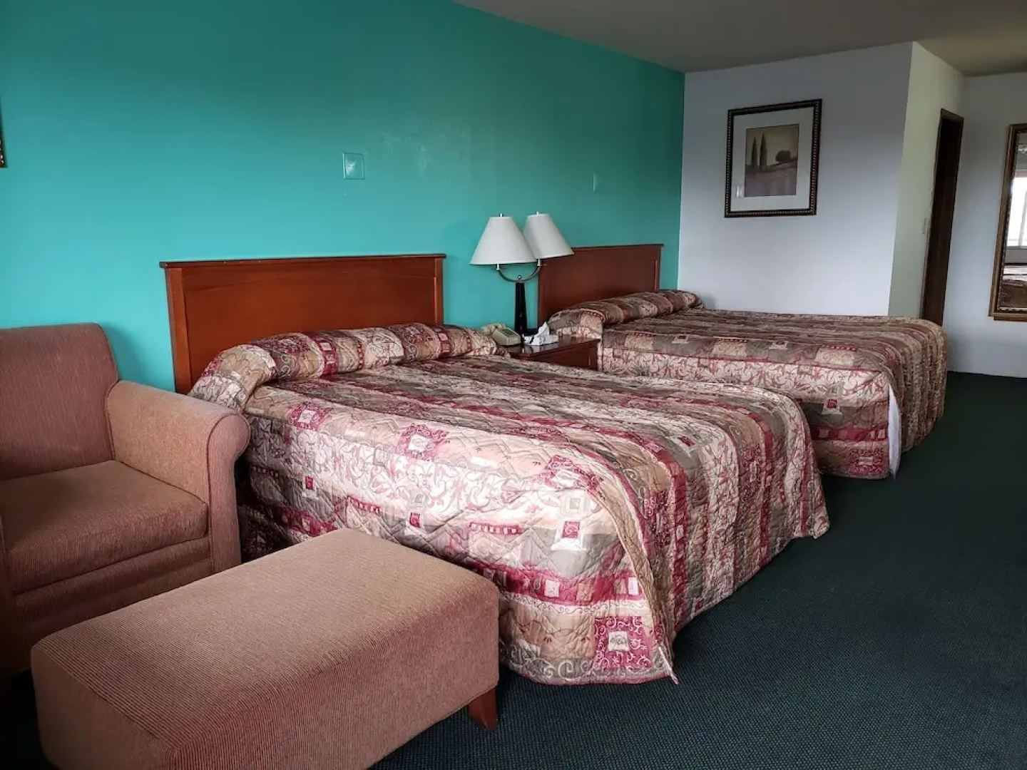 Oasis Inn & Suites