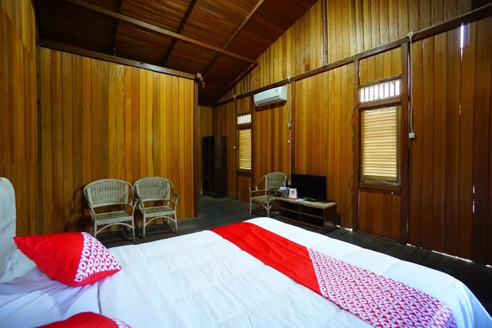 OYO 1254 Golden Lake Resort