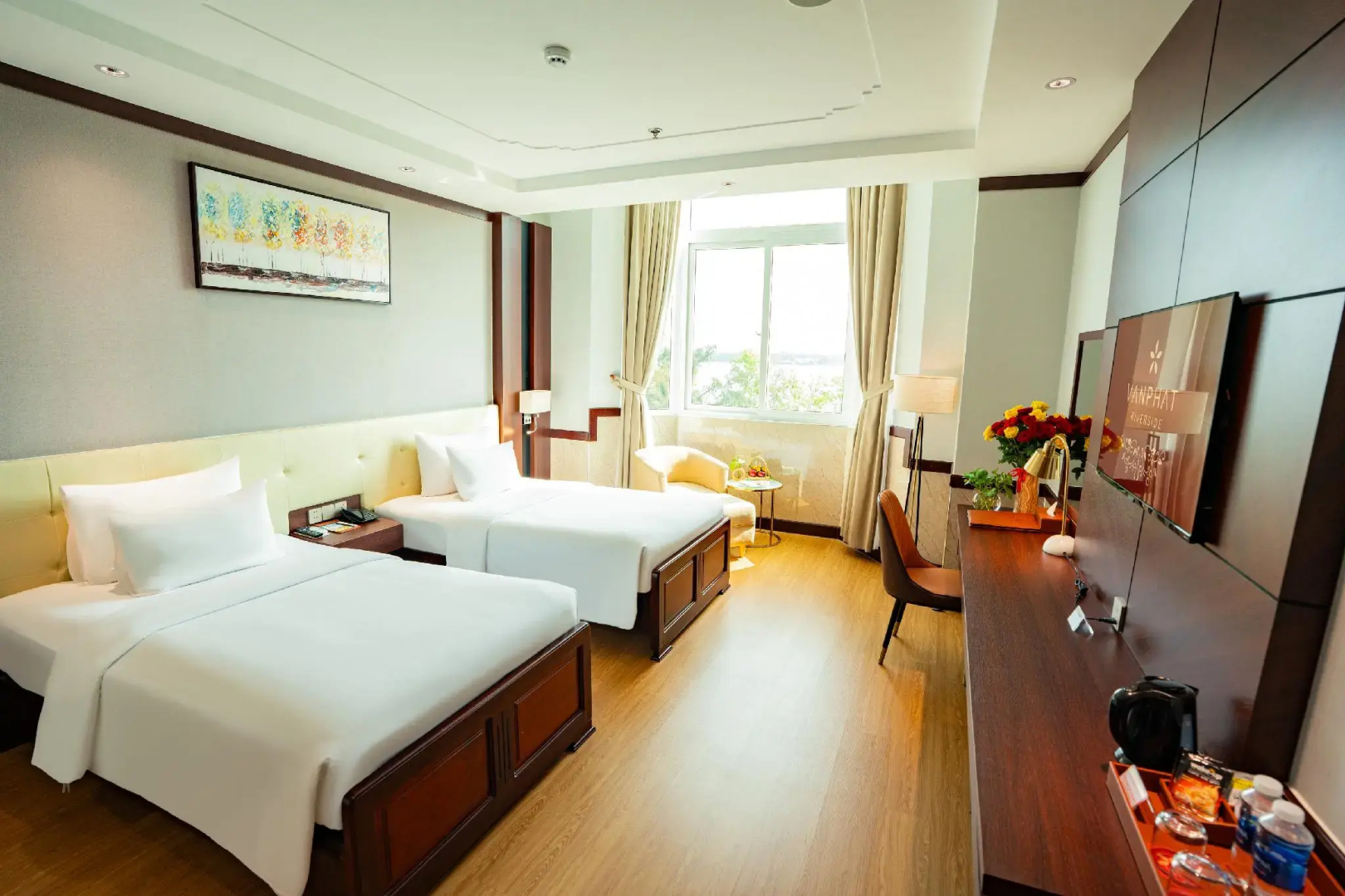 Van Phat Riverside Hotel