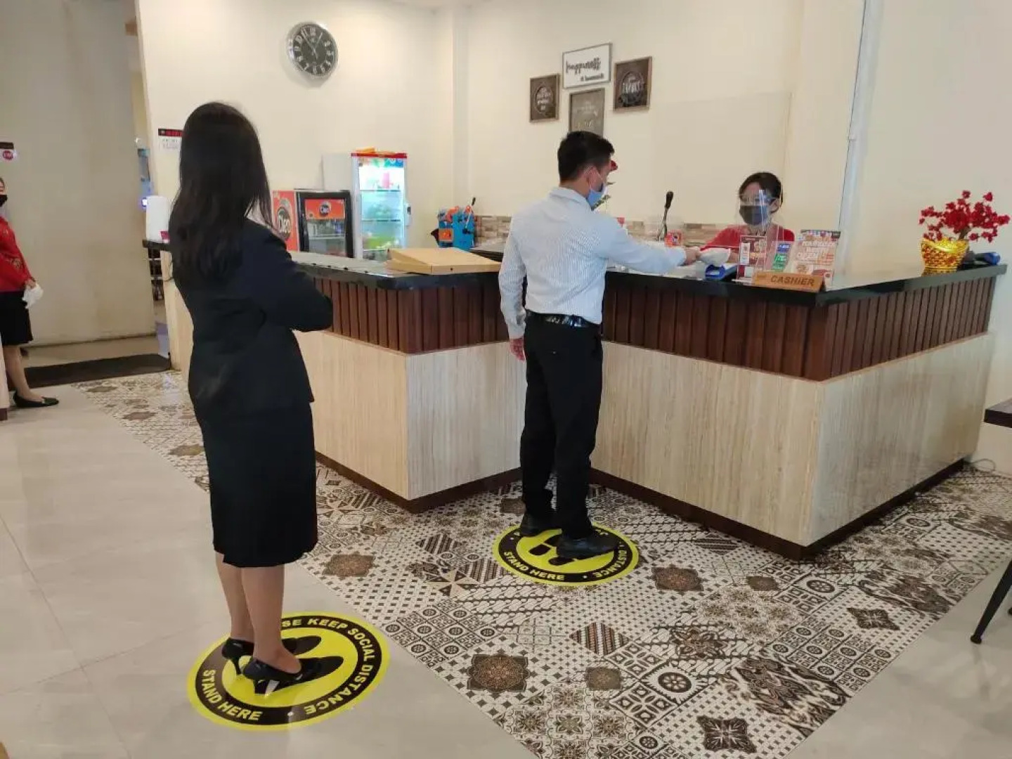 Dreamland Hotel And Lounge