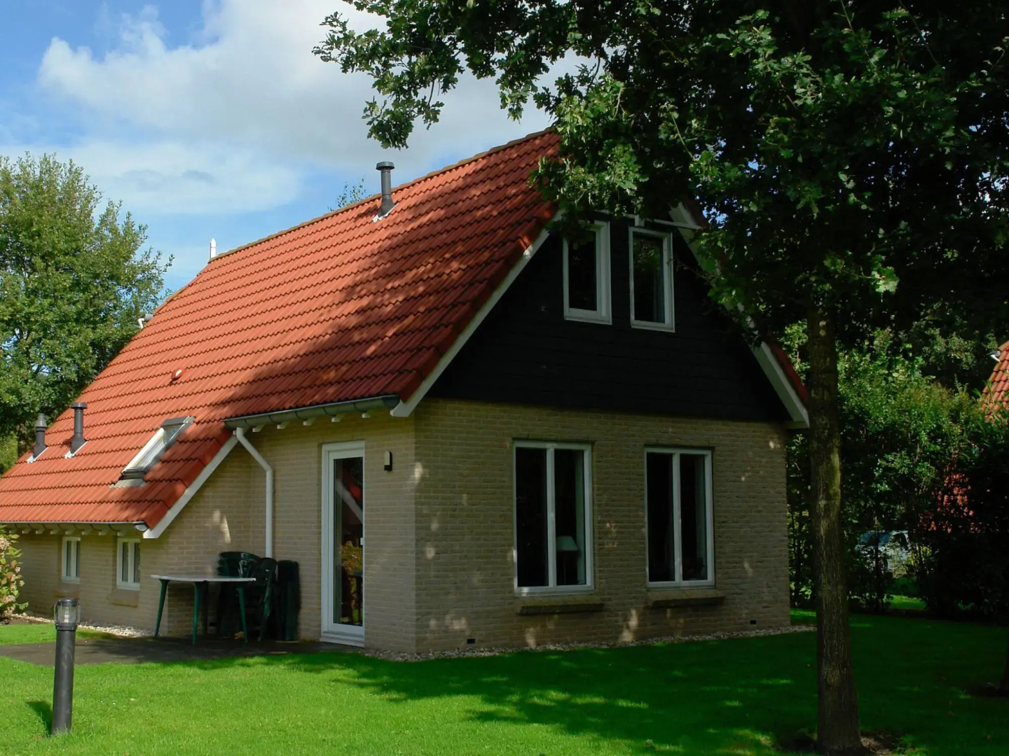 Spacious Holiday Home With Wifi, 20 km. From Assen