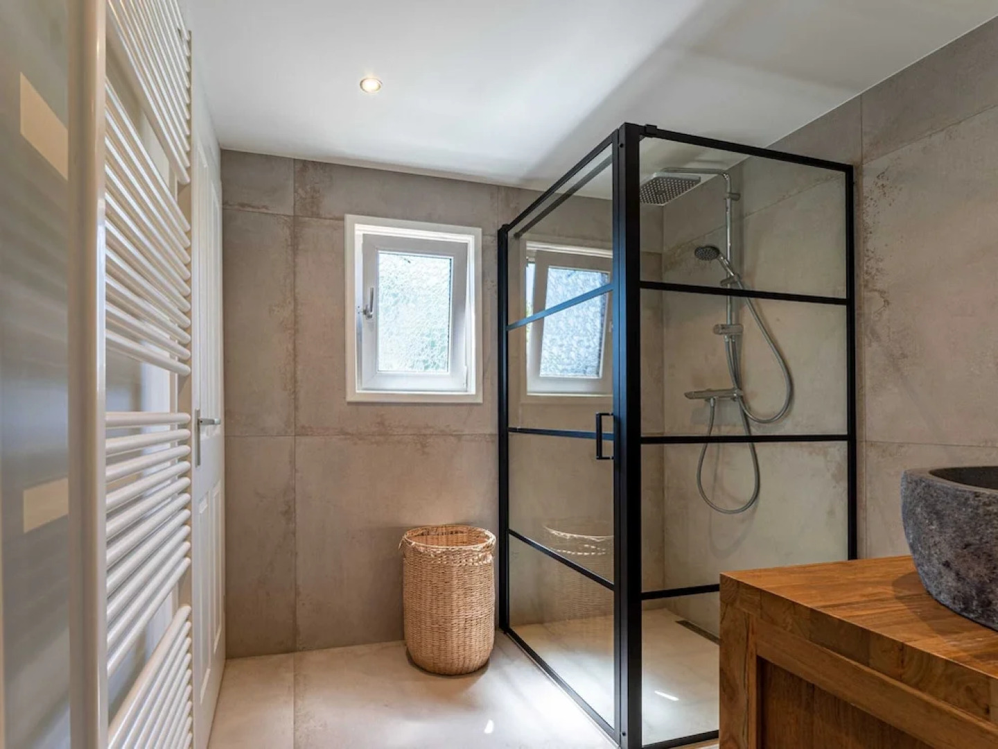 Forest Cabin With Pets