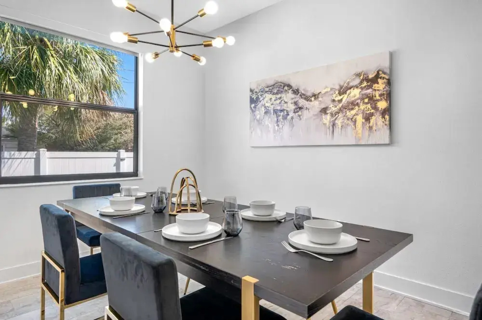 Luxury Modern Villa w/ Pool, Jacuzzi & Amenities!