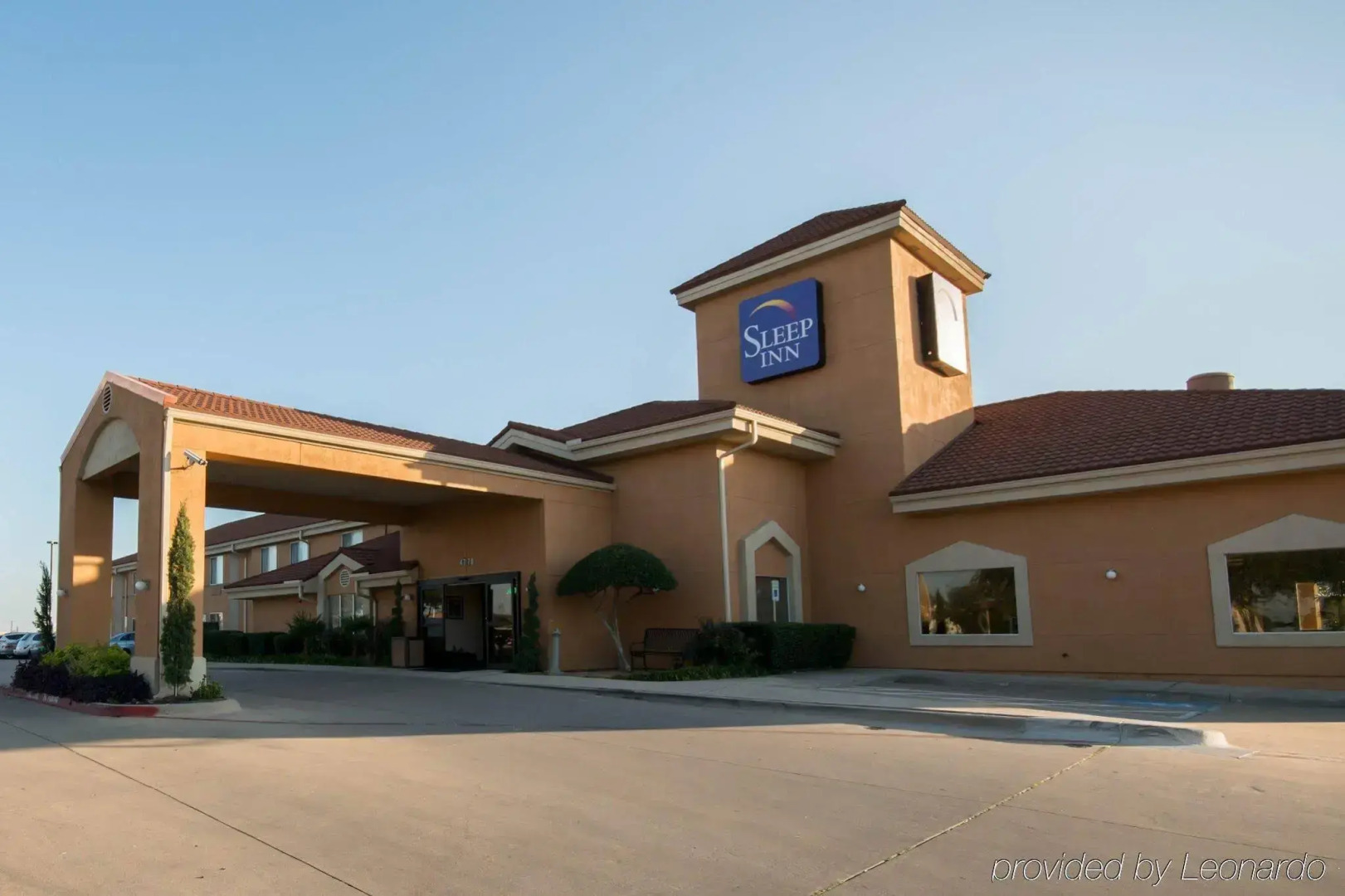 Clarion Inn & Suites DFW North