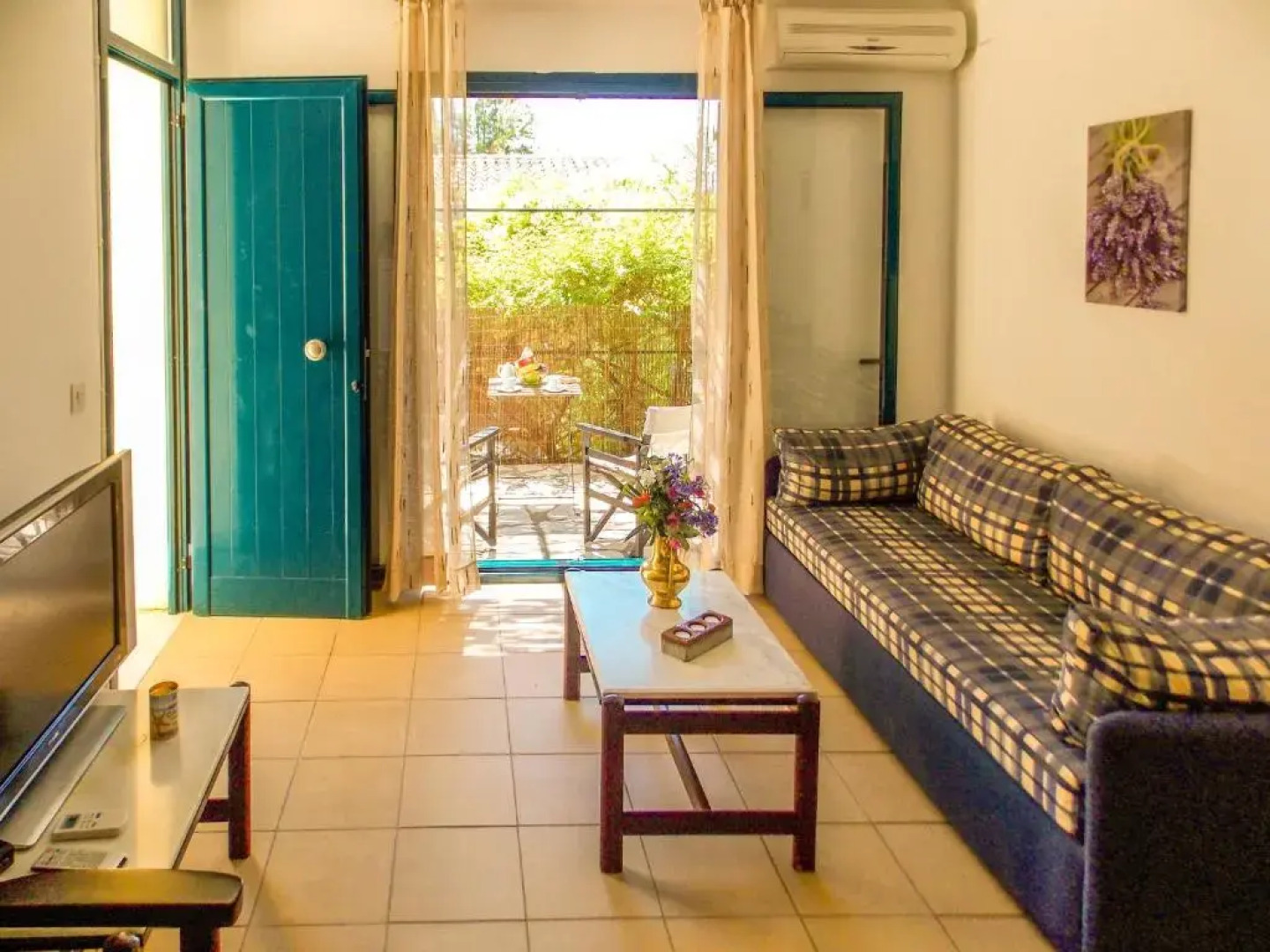 Manto On The Beach Apartments