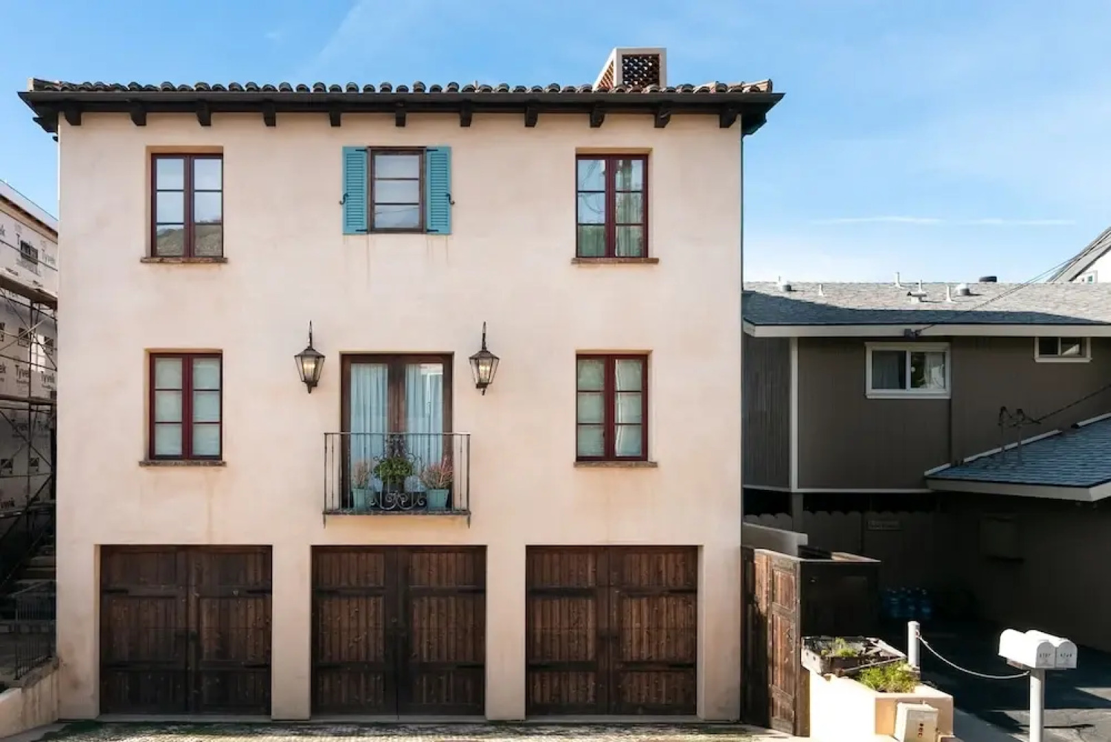 Absolute Oceanfront Opulence In Mussel Shoals 3 Bedroom Home