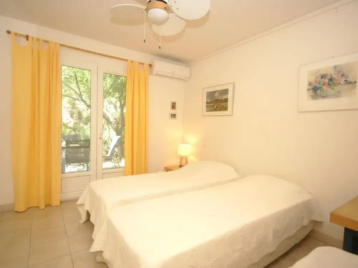 Beautiful Villa With Private Pool, Lovely Terraces, Privacy and Near St. Tropez