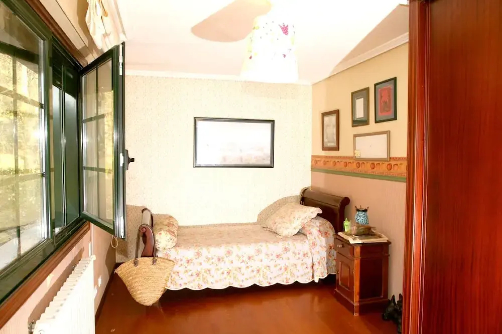 House With 5 Bedrooms in Pontevedra, With Enclosed Garden