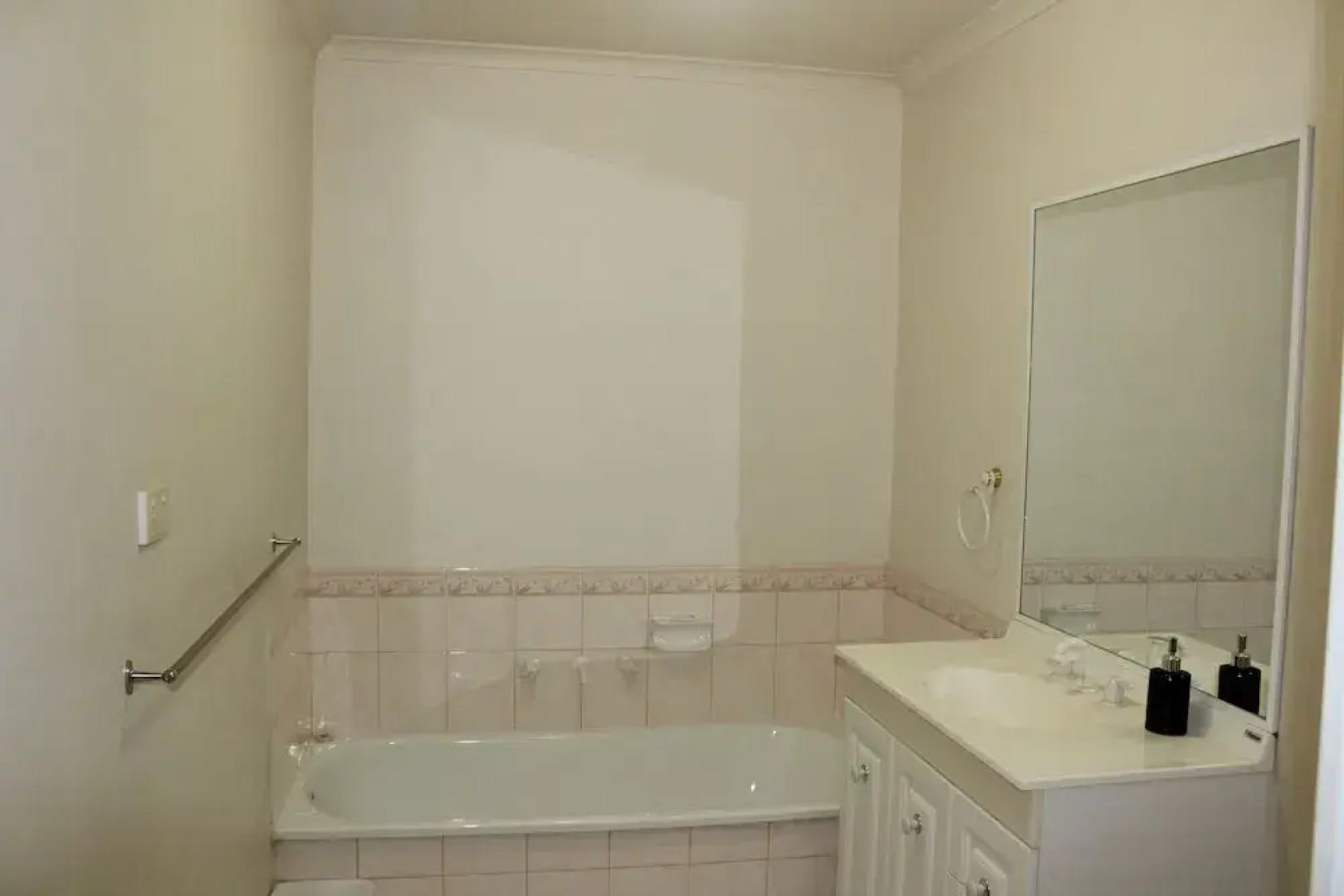 Australian Home Away Ringwood at Bardia