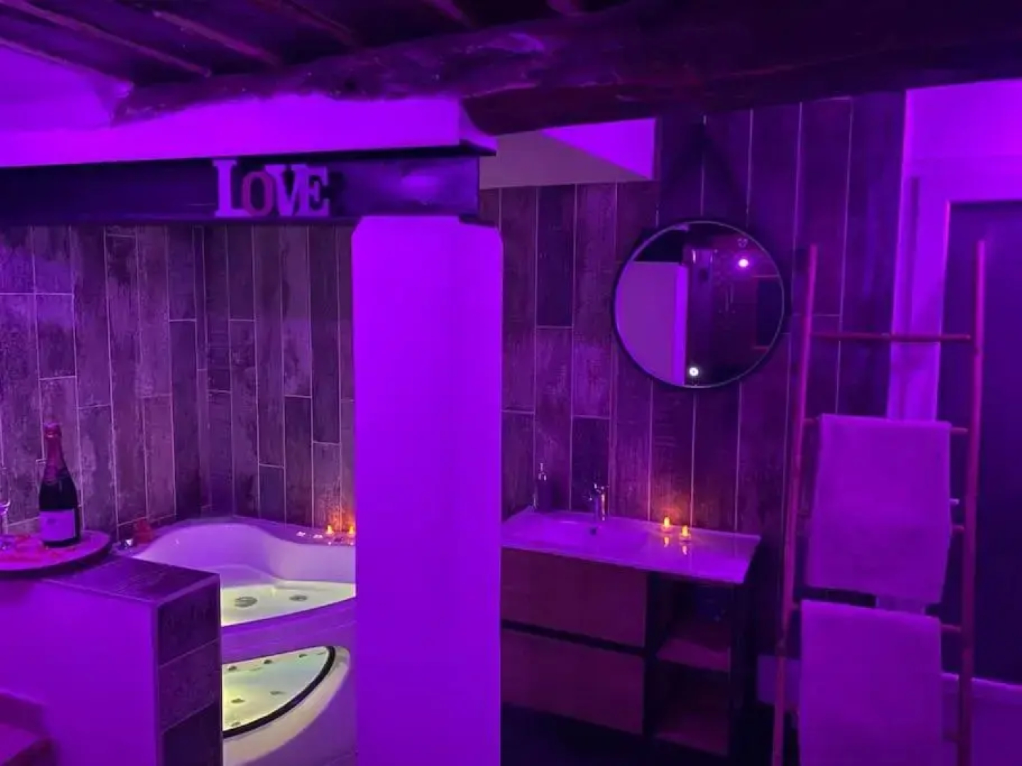 Loveroom auriol, romantique et coquine