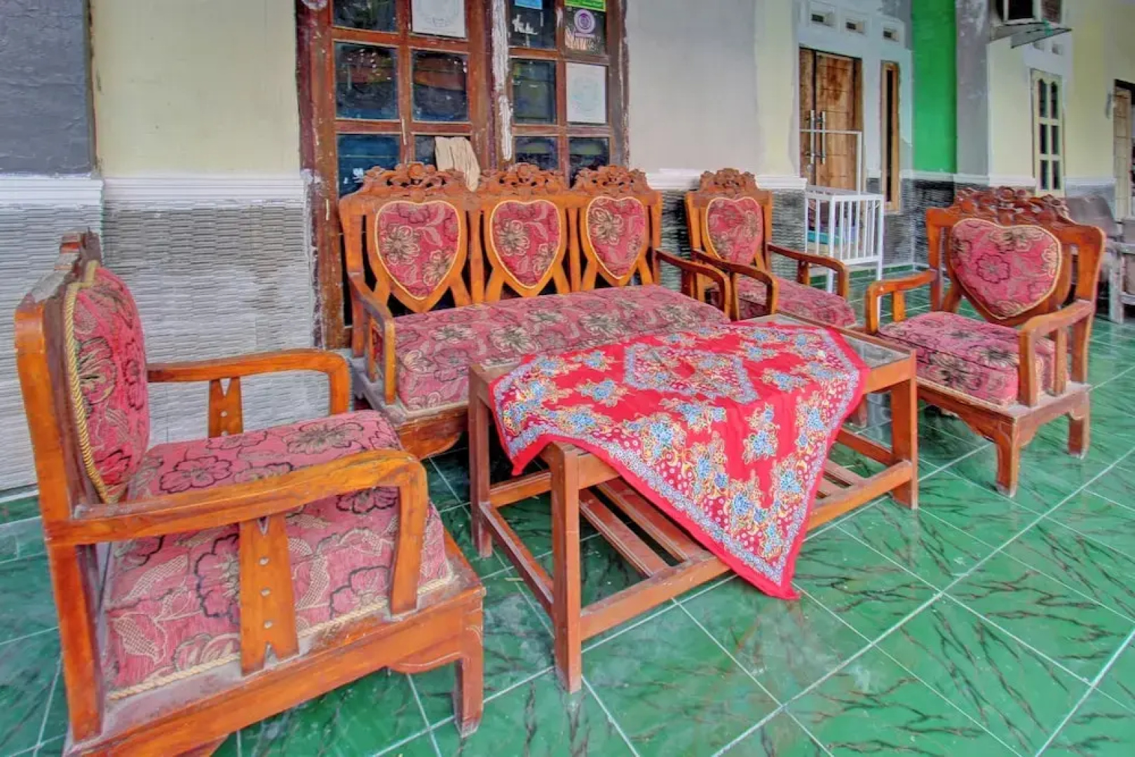 Hotel O Penginapan 3 Bersaudara Near Pasar Sengkol