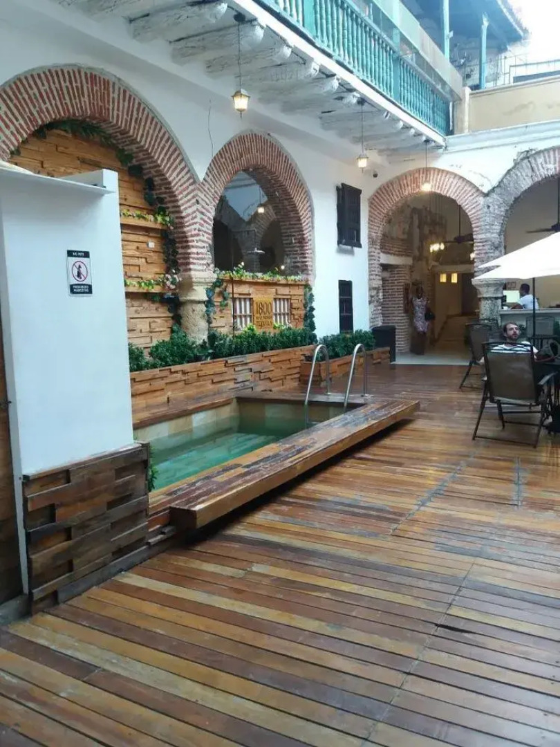 Bourbon St Hostal Boutique - Hostel