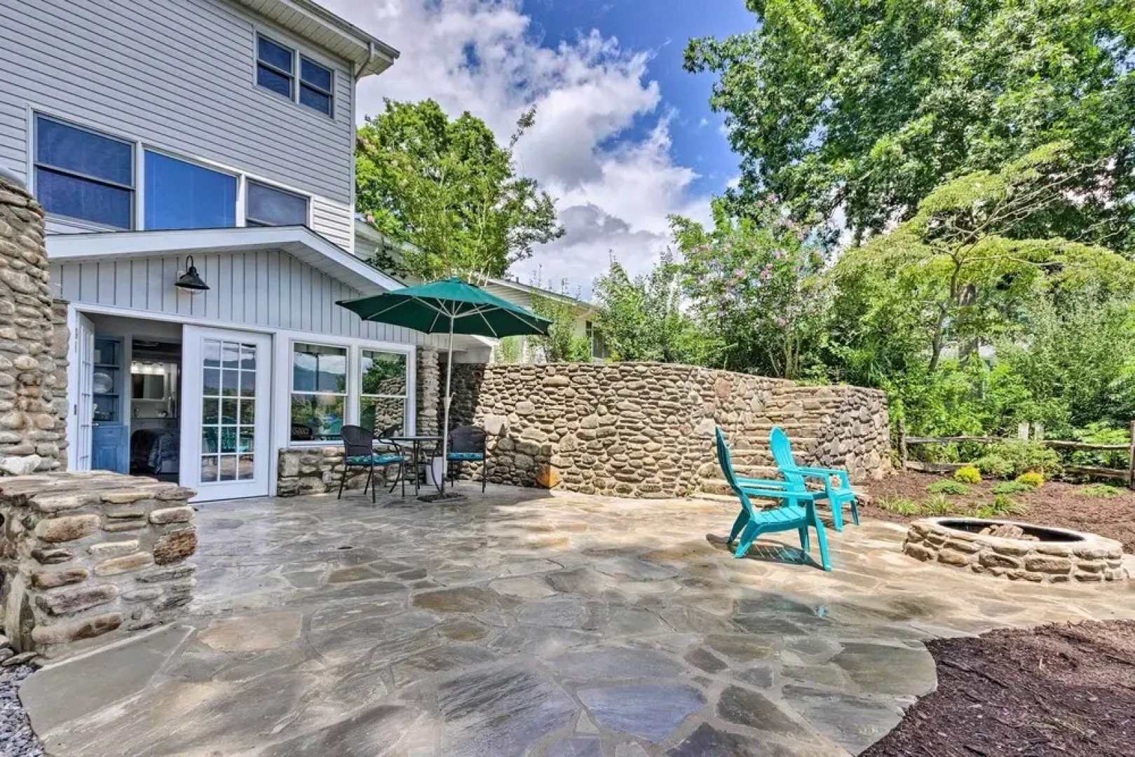 Studio W/patio Access + View on Lake Junaluska!