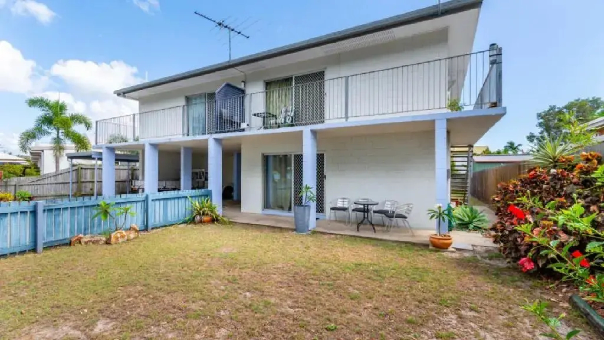 Charm and Comfort in this Ground floor unit with water views! Welsby Pde, Bongaree