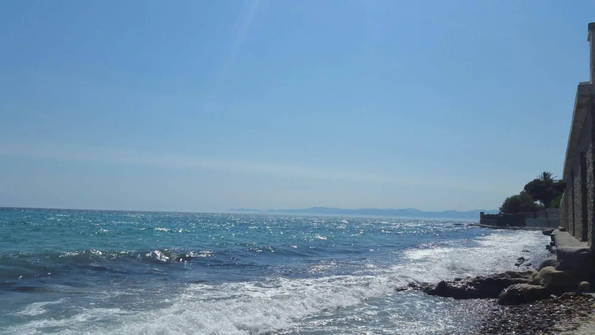 Artistika Golden Apartment