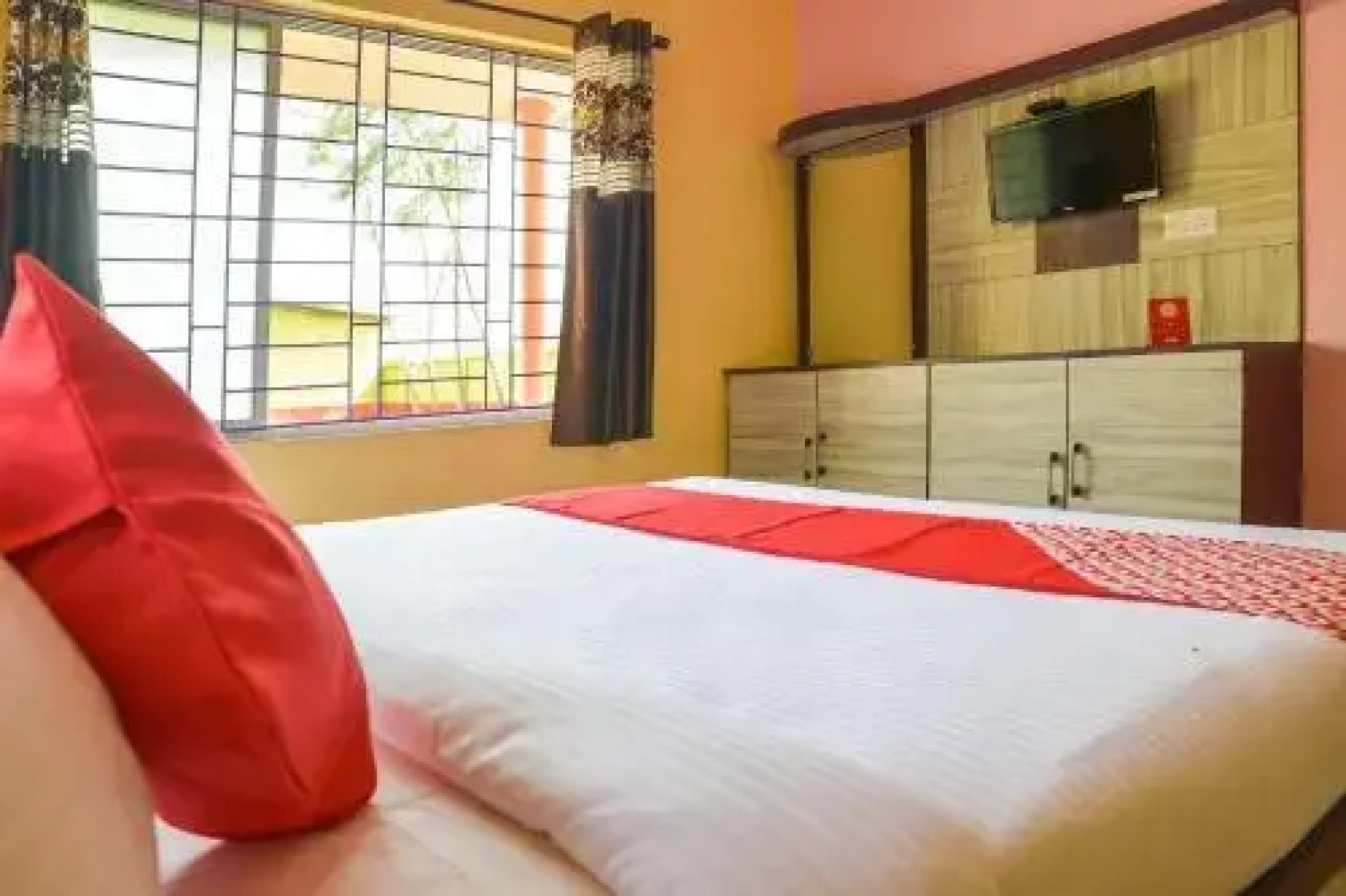 Hotel Gloria by OYO Rooms