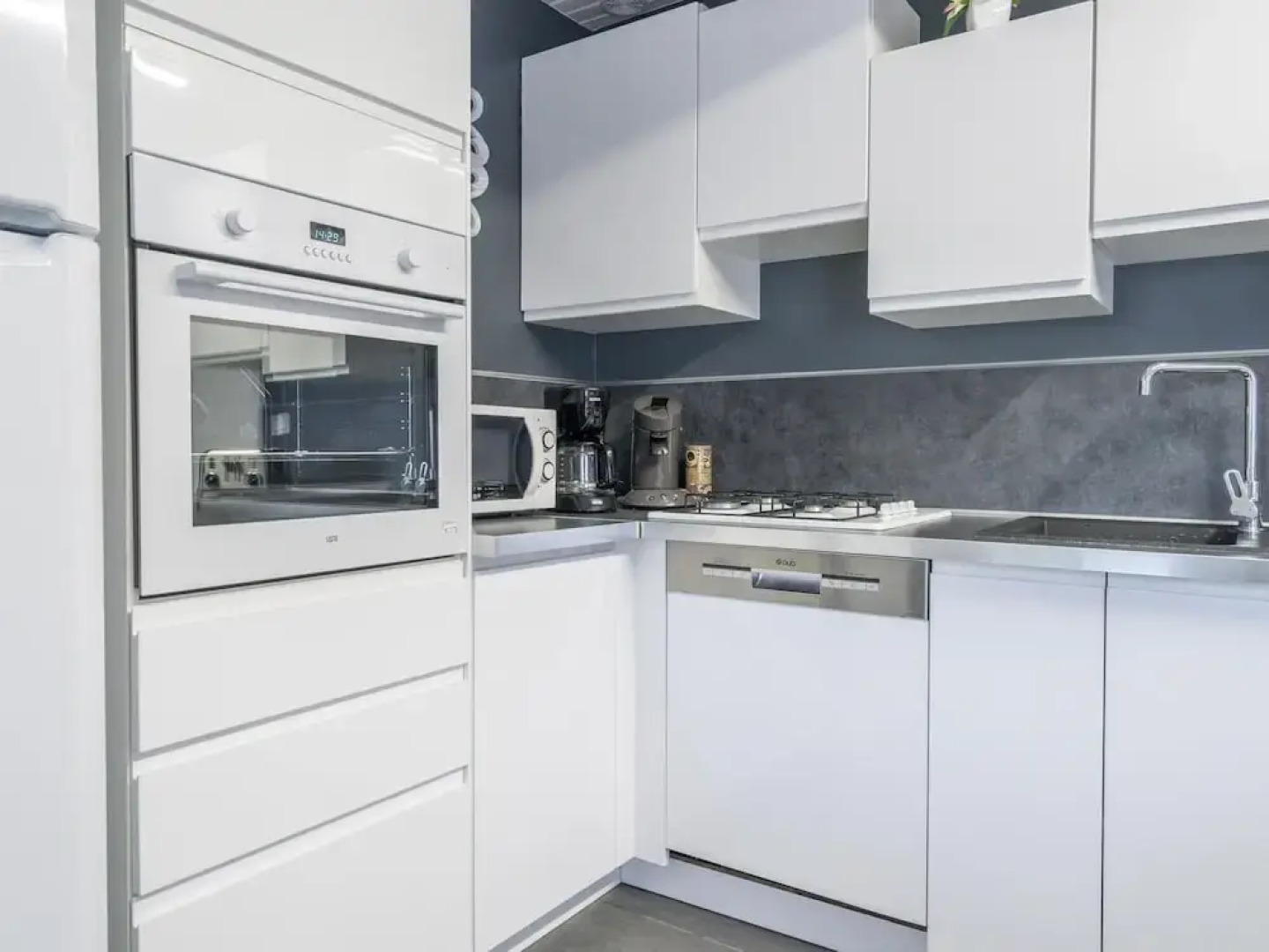 Attractive Holiday Home in Cessenon-sur-orb With Terrace