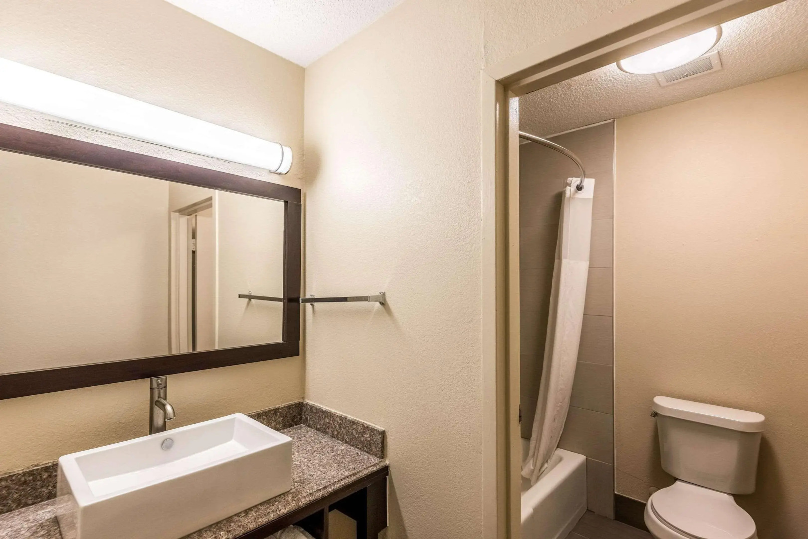 Colby Inn and Suites