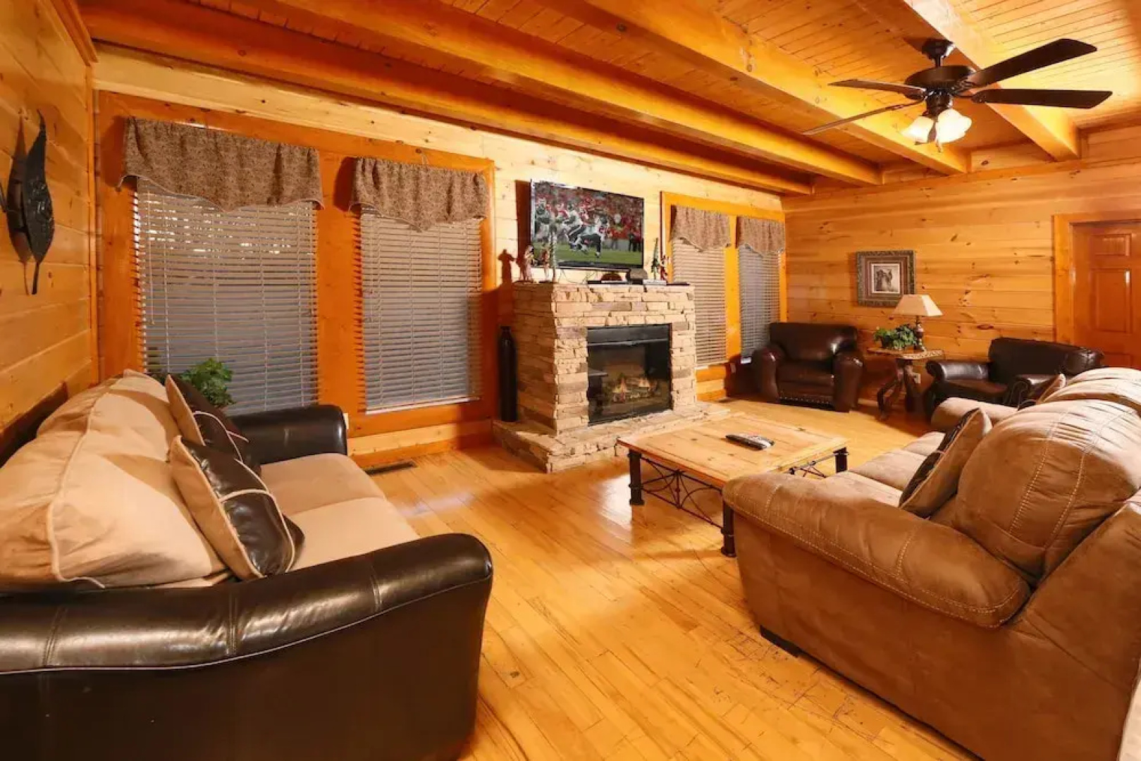 Mountain Movie Inn - Six Bedroom Cabin