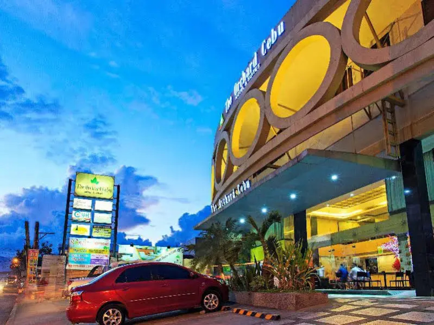 The Orchard Cebu Hotel & Suites