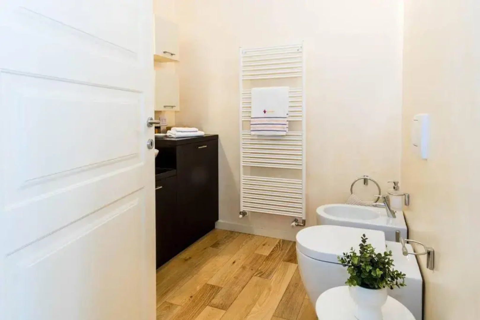 ALTIDO Flat for 4, with Astounding Lake Como View and Pool