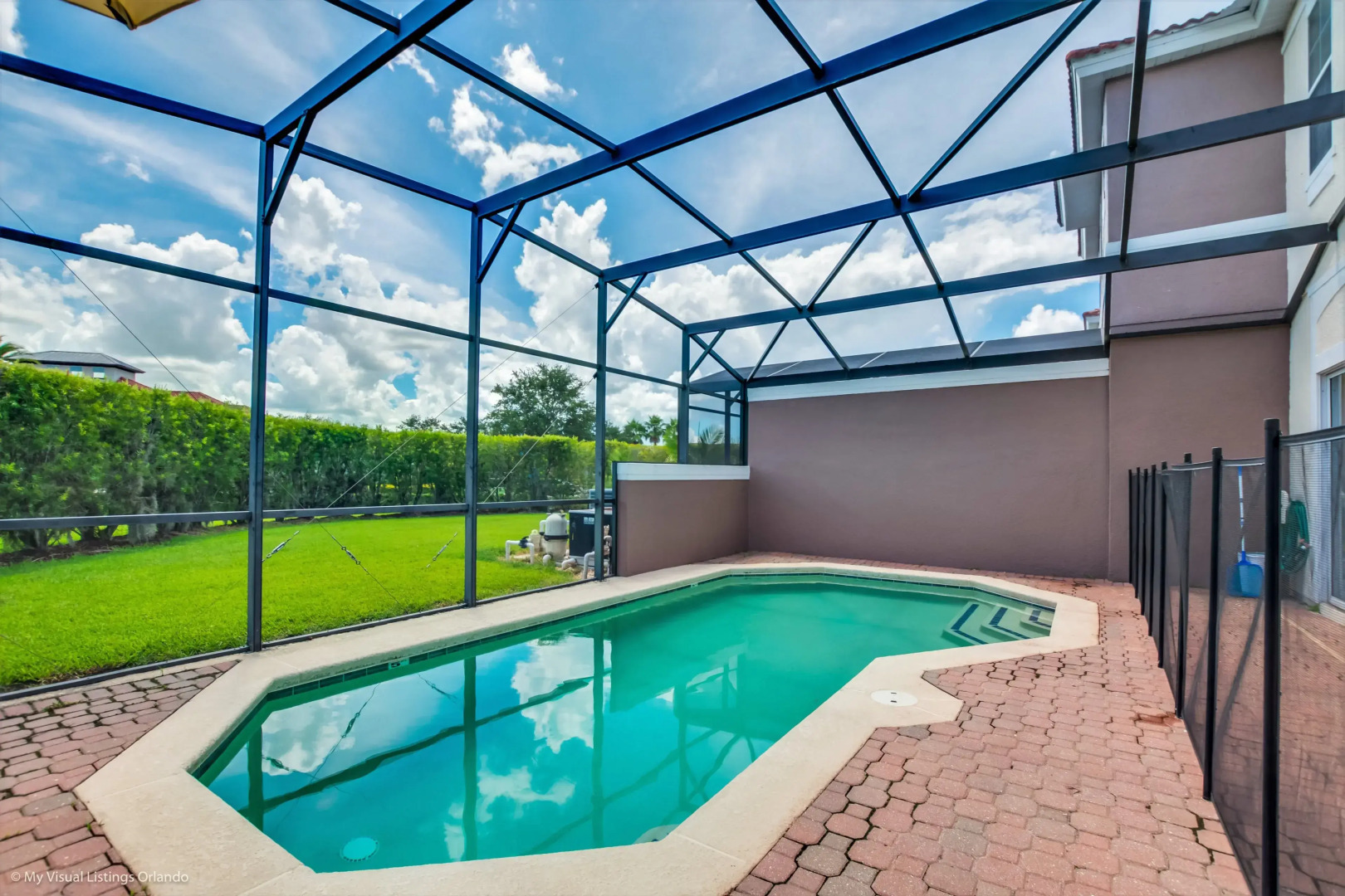 4 bed town home with full size pool Close to Disne